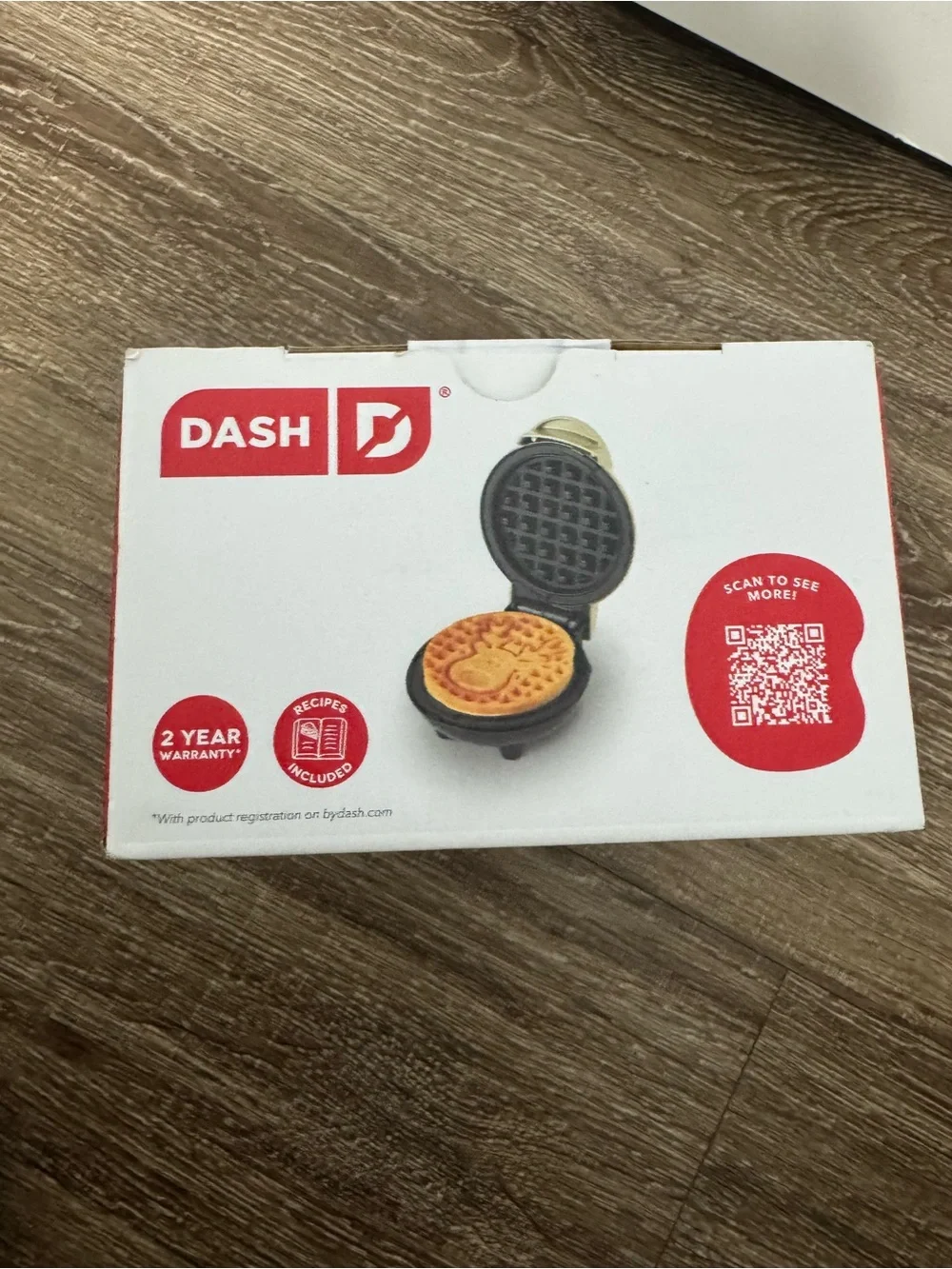 Dash Reindeer Mini Waffle Maker in Cream - 4